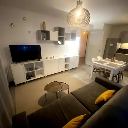 Petit Nid Au Centre Avec Garage Prive Apartment Annecy