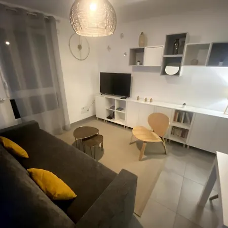 Petit Nid Au Centre Avec Garage Prive *
