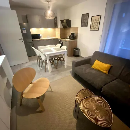 Petit Nid Au Centre Avec Garage Prive Apartment